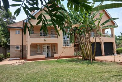 4 Bed Villa with En Suite in Rosslyn