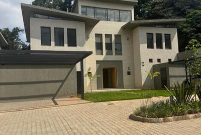 5 Bed Townhouse with Garden at Close To The Un Headquarters - 2