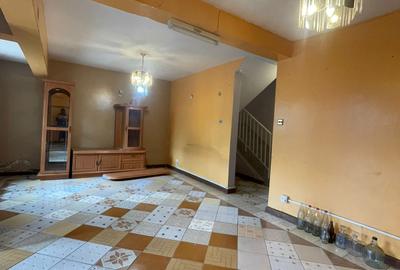 4 Bed House with En Suite in South C - 2
