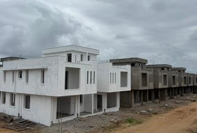 3 Bed Villa with Swimming Pool at Coca-Cola - 4