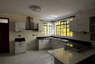5 Bed Townhouse with En Suite in Lavington - 3