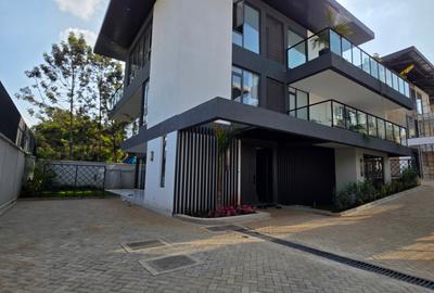5 Bed Villa with En Suite in Lavington
