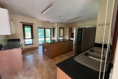 6 Bed Villa with En Suite in Kitisuru - 4