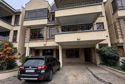 5 Bed Townhouse with En Suite in Lavington
