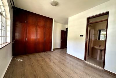 5 Bed Townhouse with En Suite in Lavington - 4