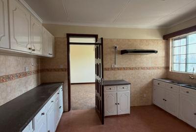 4 Bed Apartment with Parking at Off - Dennis Pritt Road - 3