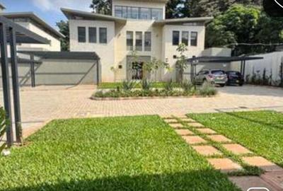 5 Bed Townhouse with En Suite in Runda - 4