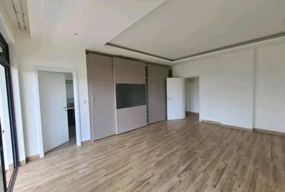 4 Bed Apartment with En Suite in Riverside - 4