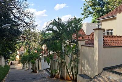 4 Bed Townhouse with En Suite in Kyuna - 2