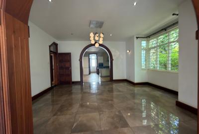 5 Bed Townhouse with En Suite in Rosslyn - 3