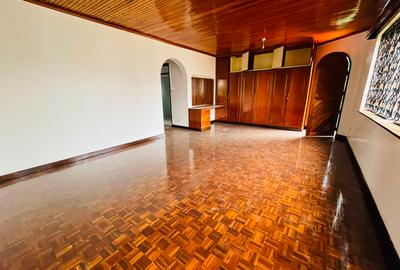 5 Bed Townhouse with En Suite in Lavington - 4