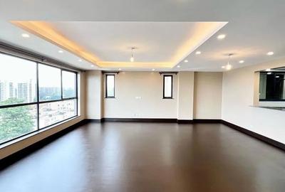 4 Bed Apartment with En Suite at Valley Arcade - 2