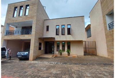 4 Bed Townhouse with En Suite in Lavington - 2