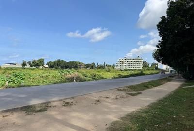 Land at Mombasa Malindi Highway