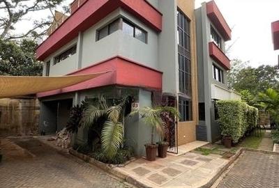 5 Bed Townhouse with En Suite in Lavington