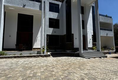 5 Bed House with En Suite in Karen - 2