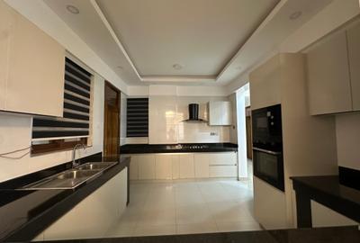 Serviced 2 Bed Apartment with En Suite at 1St Avanue - 2