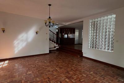 5 Bed Townhouse with En Suite in Lavington - 4