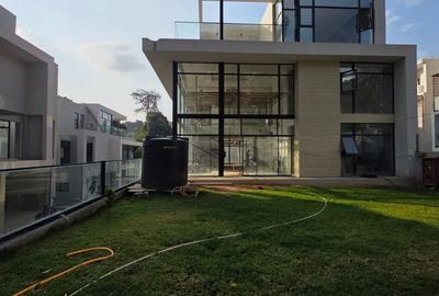 6 Bed Townhouse with En Suite in Lavington - 2