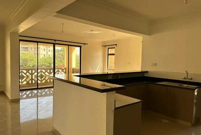 2 Bed Apartment with En Suite at Links Road - 3