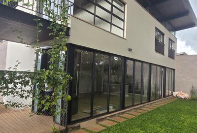 4 Bed Townhouse with En Suite at Paradise - 2