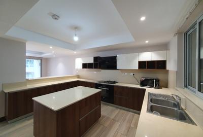 3 Bed Apartment with En Suite at Parklands Rd - 4