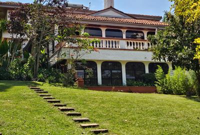 5 Bed House with En Suite in Runda