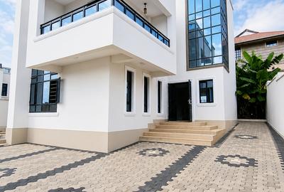 4 Bed House with En Suite in Kenyatta Road - 2