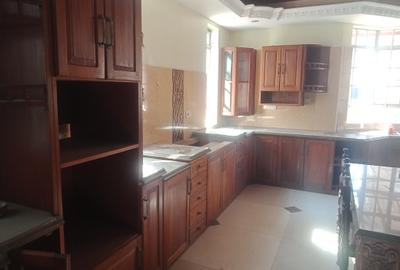 6 Bed House with En Suite in Nyari - 4