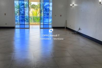 Serviced 4 Bed Apartment with En Suite at Greenwood Drive - 4