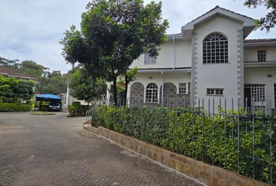 5 Bed Townhouse with En Suite at Off Convent Drive