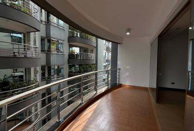 3 Bed Apartment with En Suite in Riverside - 2