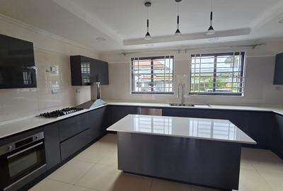 5 Bed Townhouse with En Suite at Paradise - 3