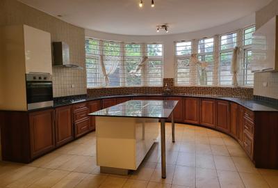 5 Bed Townhouse with En Suite in Rosslyn - 4