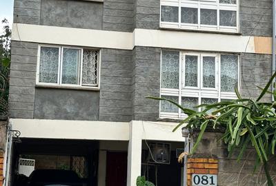 5 Bed House with En Suite in South C - 2