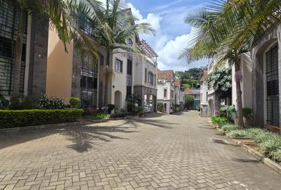 5 Bed Townhouse with En Suite in Lavington