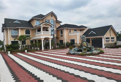 5 Bed House with En Suite in Runda