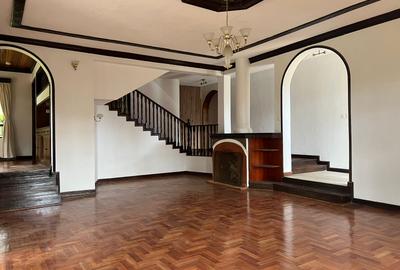 5 Bed House with En Suite in Runda - 2