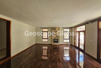 5 Bed Townhouse with En Suite in Lavington - 2