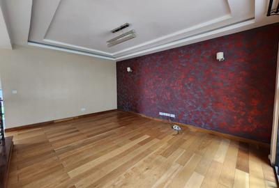 5 Bed Townhouse with En Suite at Lavington - 4