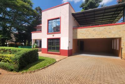 4 Bed House with En Suite in Runda