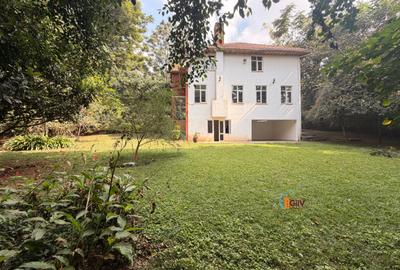 4 Bed House with Swimming Pool in Rosslyn - 4