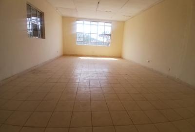 5,546 ft² Warehouse with Parking in Mlolongo - 2