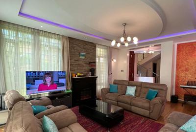 5 Bed House with En Suite in Lavington - 4