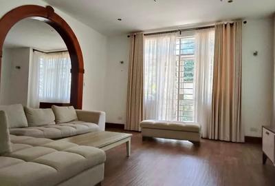 5 Bed Townhouse with En Suite in Rosslyn - 4