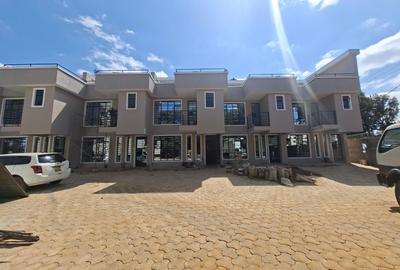 5 Bed Townhouse with En Suite in Gikambura