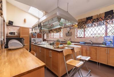 5 Bed House with Swimming Pool in Runda - 2