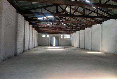 5,000 ft² Warehouse with Parking in Industrial Area - 4