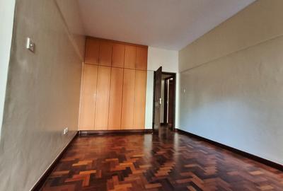 4 Bed Apartment with En Suite in Brookside - 3