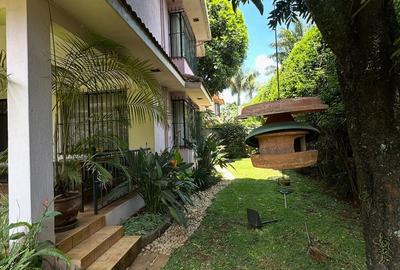 5 Bed Townhouse with En Suite in Lavington - 2